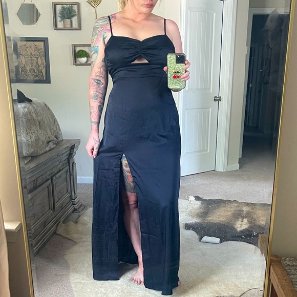 Midnight blue slip dress with keyhole cutout - Picture 3 of 7